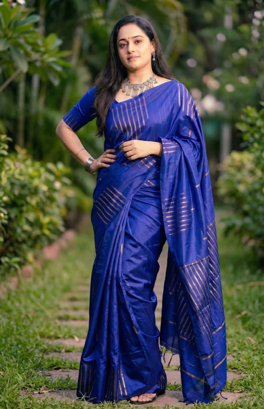 Royal blue colour Aarani silk